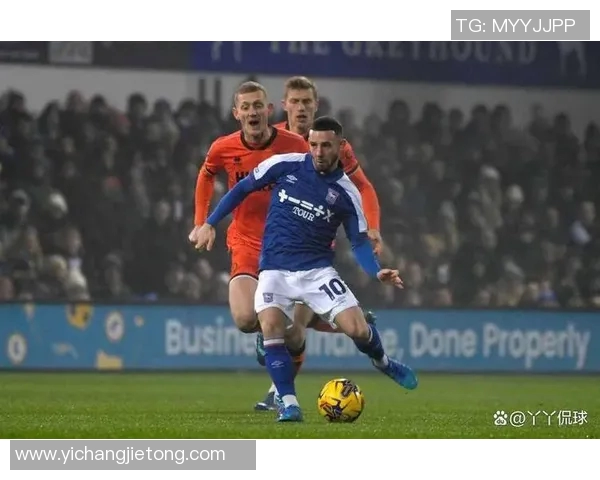 诺维奇主场迎战米尔沃尔双方争夺关键三分之战